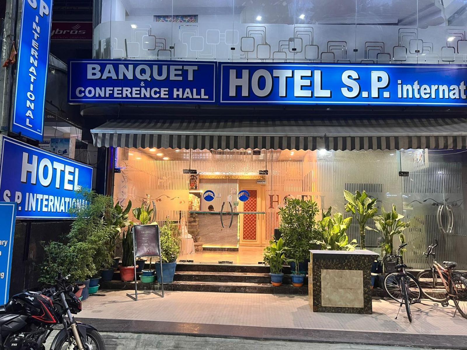 Hotel S P International A Unit Of Mavis Group 勒克瑙 外观 照片